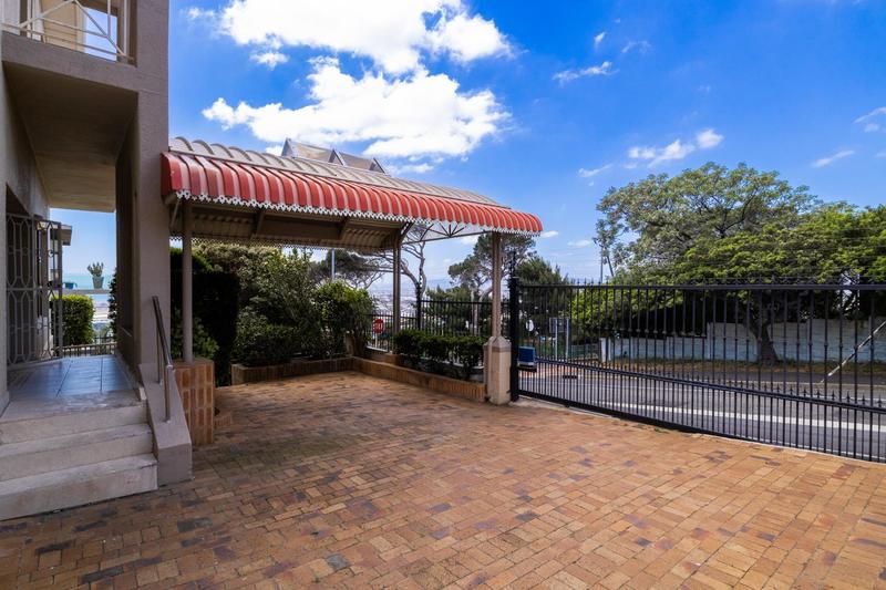 To Let 8 Bedroom Property for Rent in Walmer Estate Western Cape